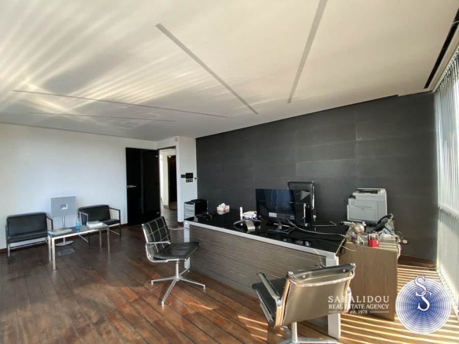 FULLY RENOVATED OFFICE IN THE CENTER OF GLYFADA 