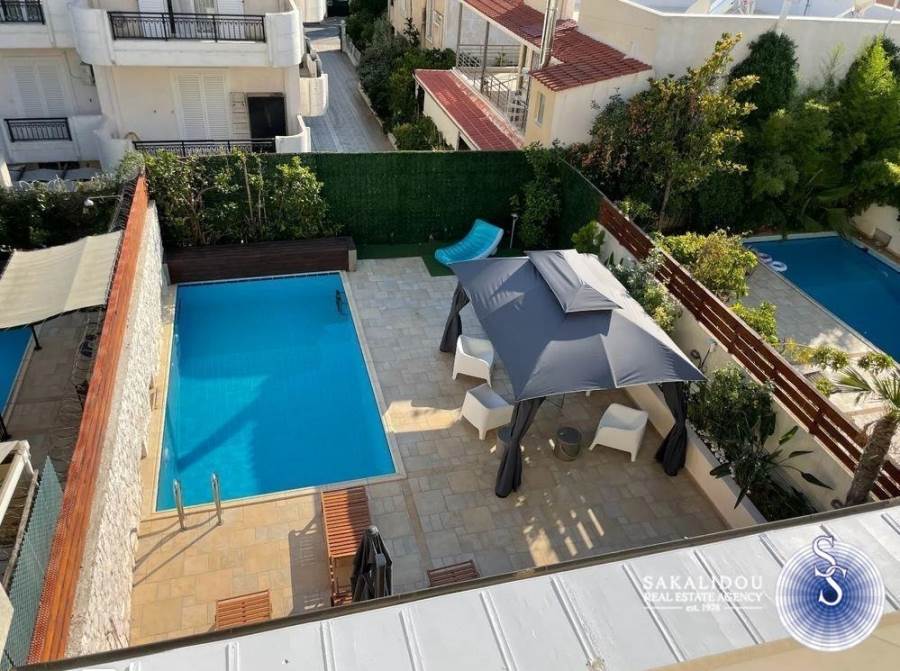 DETACHED HOUSE WITH POOL IN GLYFADA 