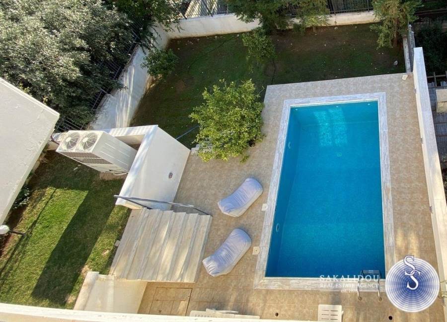 (For Sale) Residential Building || East Attica/Voula - 400 Sq.m, 7 Bedrooms, 1.400.000€ 