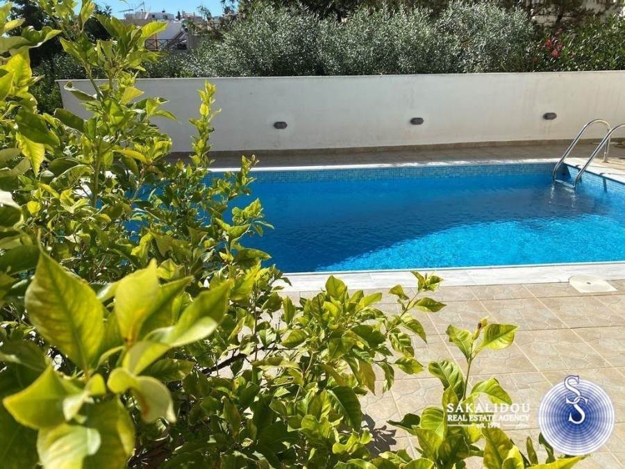 GROUND FLOOR APARTMENT WITH GARDEN AND SWIMMING POOL IN VOULA  