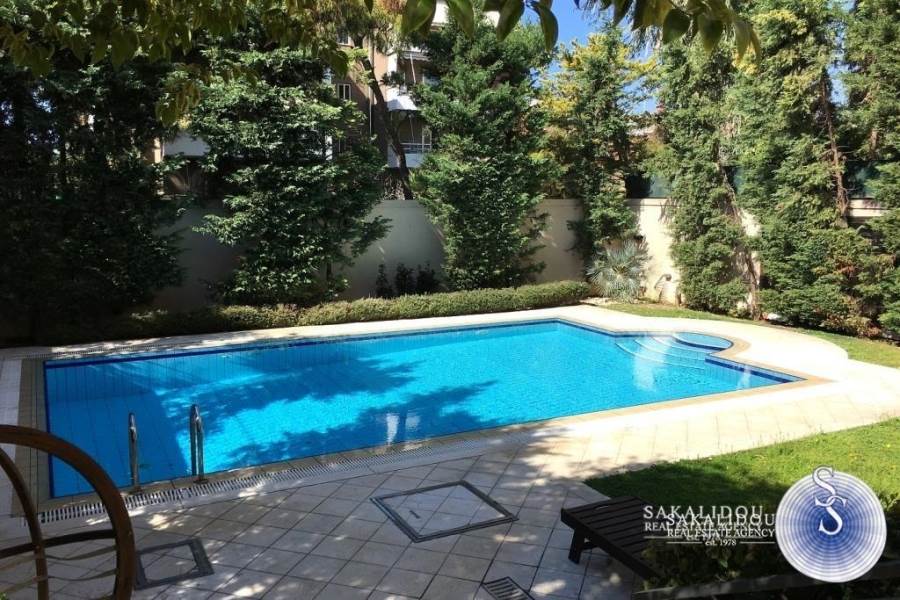 (For Sale) Residential Building || Athens South/Glyfada - 700 Sq.m, 7 Bedrooms, 4.500.000€ 