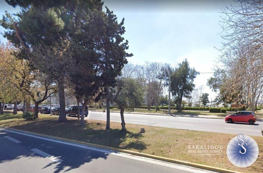 GLYFADA, CORNER PLOT NEAR THE BEACH AND THE SHOPPING CENTER 