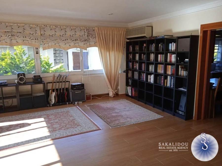 (For Sale) Residential Floor Apartment || Athens South/Glyfada - 200 Sq.m, 3 Bedrooms, 850.000€ 