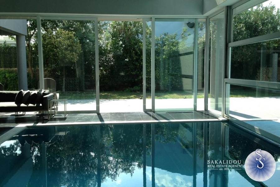 FANTASTIC DETACHED HOUSE IN GLYFADA DOWNTOWN  