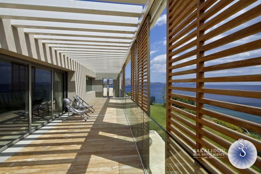 LUXURIOUS VILLA ON THE SEA IN AGIA MARINA 