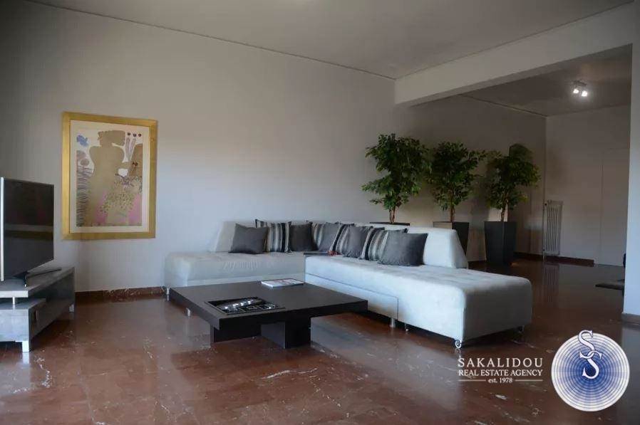  GLYFADA CENTER, FULLY RENOVATED APARTMENT 