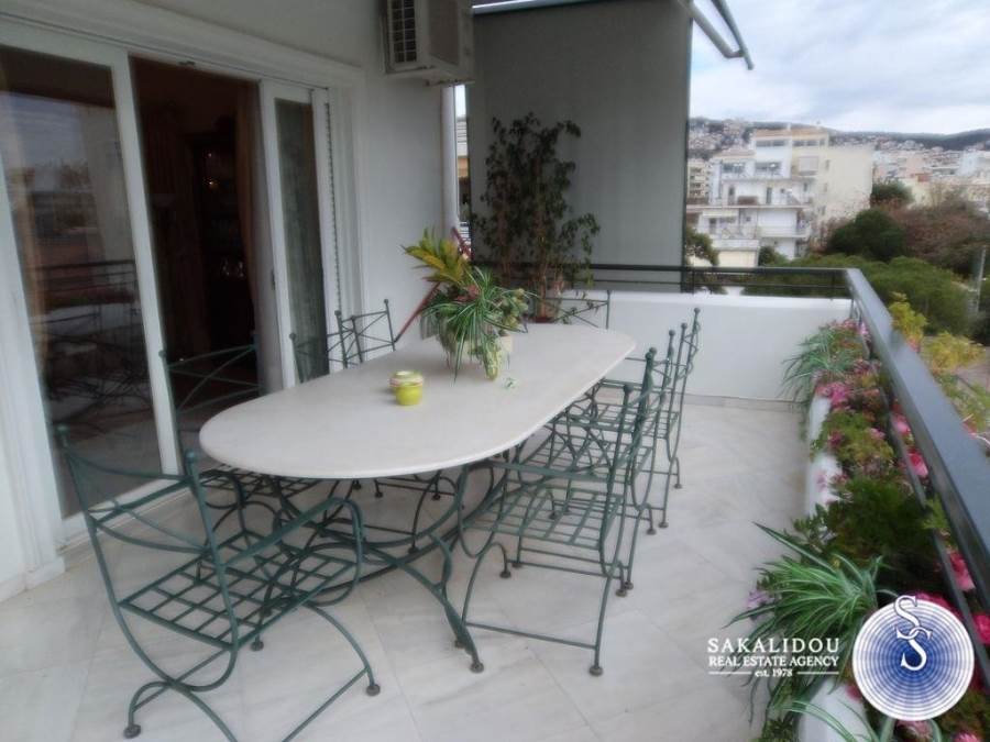 Residential Building for sale in Voula 
