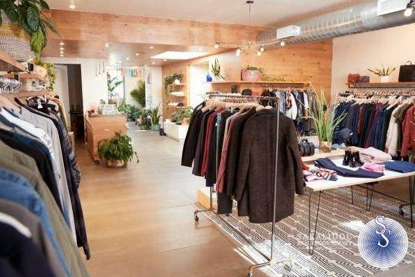 COMMERCIAL RETAIL SHOP FOR SALE IN GLYFADA   