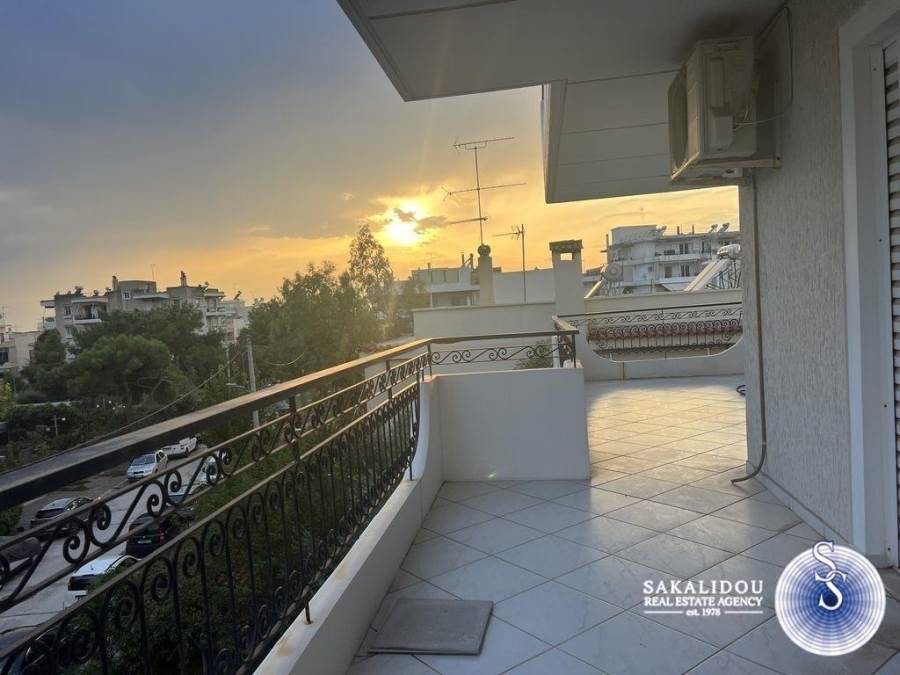 (For Sale) Residential Floor Apartment || Athens South/Glyfada - 133 Sq.m, 3 Bedrooms, 480.000€ 