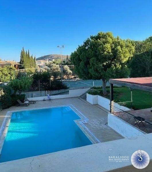 Vari, in a central location unique Villa  