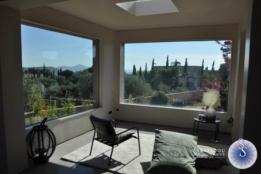 MINIMAL FAMILY HOUSE IN VOULIAGMENI AREA 