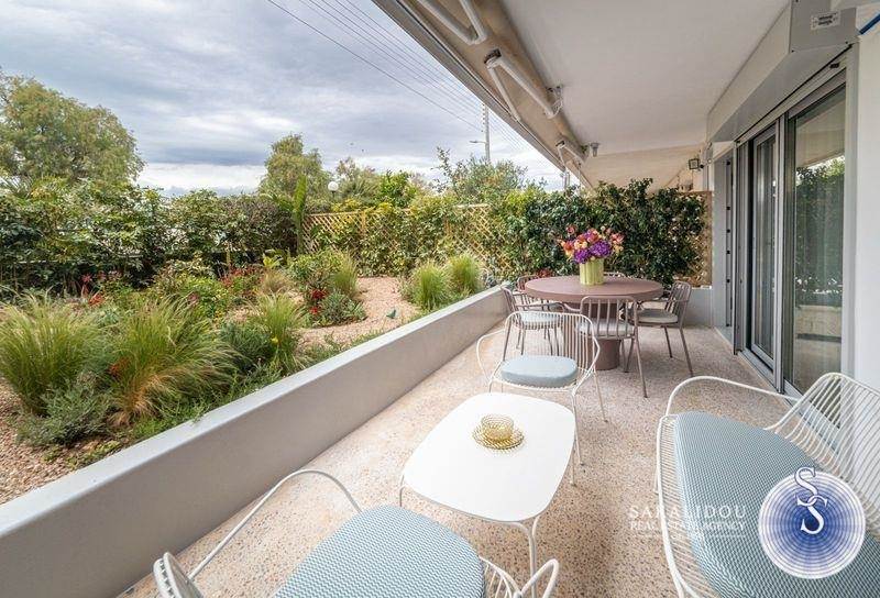 (For Sale) Residential Apartment || East Attica/Vouliagmeni - 52 Sq.m, 1 Bedrooms, 540.000€ 
