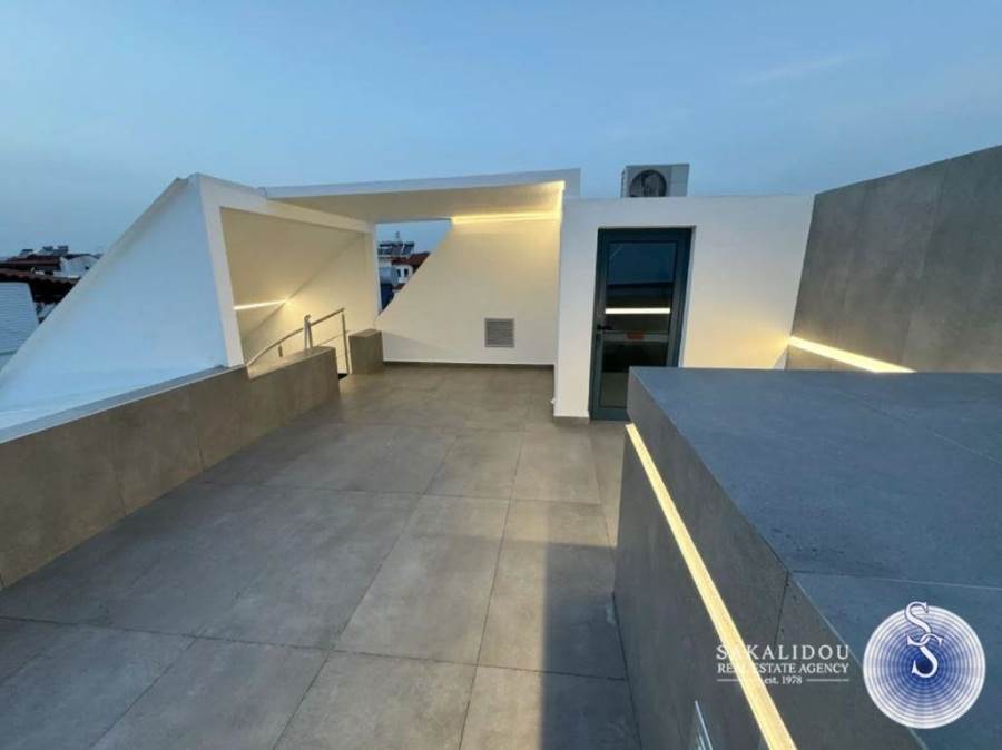 Glyfada, modern 3rd floor office at a nearby distance to Vouliagmenis Ave 