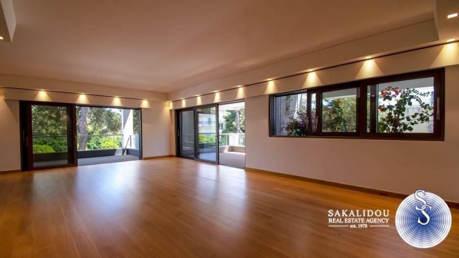 LUXURIOUS MODERN APARTMENT FOR RENT IN GLYFADA DOWN TOWN  
