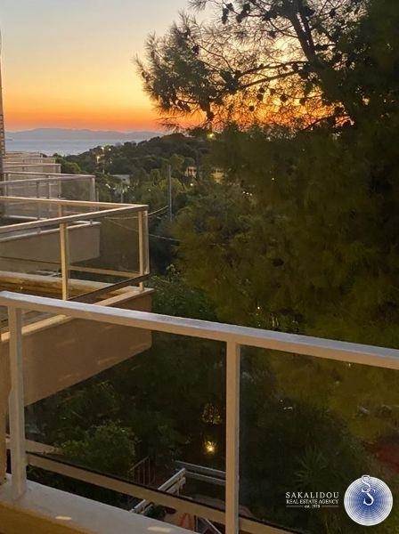 (For Sale) Residential Apartment || East Attica/Vouliagmeni - 62 Sq.m, 2 Bedrooms, 700.000€ 