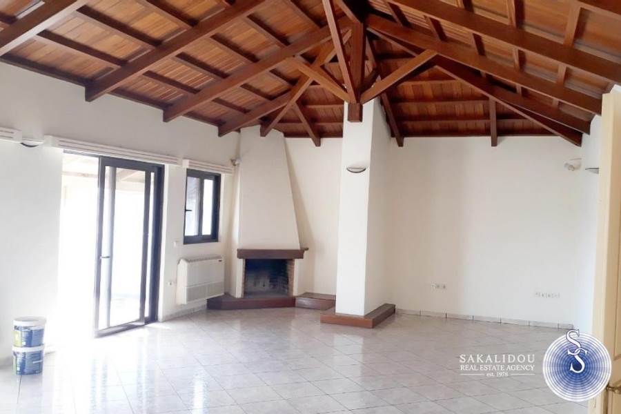 TOP FLOOR APARTMENT IN GLYFADA DOWN TOWN  