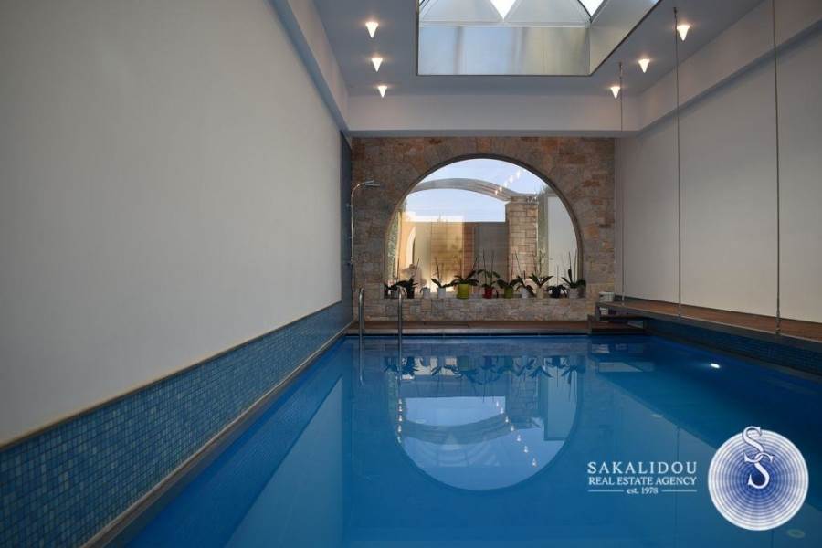 Ground floor maisonette with indoor heated pool in Voula 
