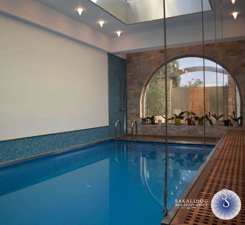 Ground floor maisonette with indoor heated pool in Voula 