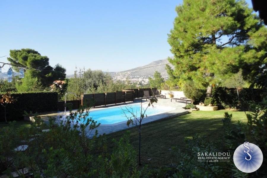 Detached house with garden and pool in Anavyssos 