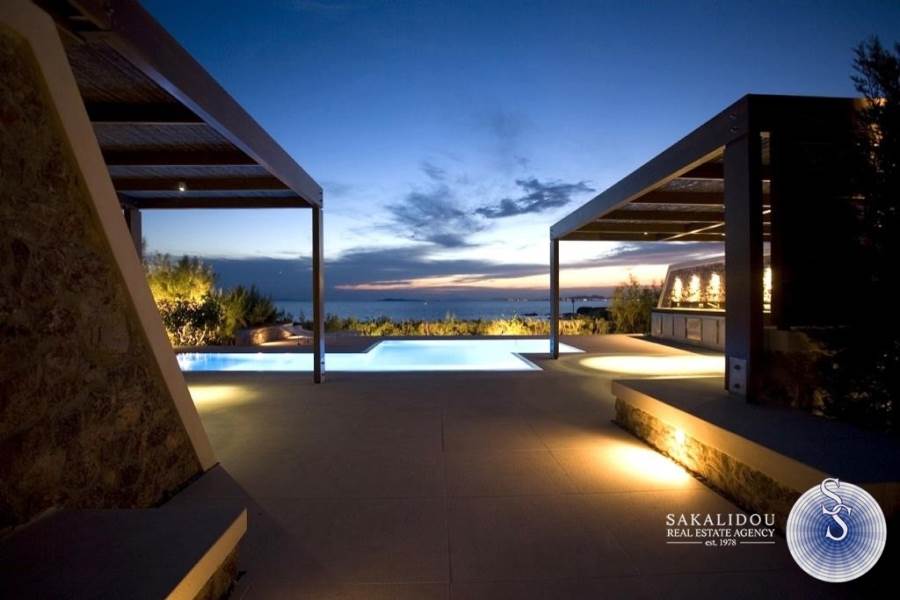 MAGNIFICENT VILLA NEAR THE SEA IN ANAVISSOS 